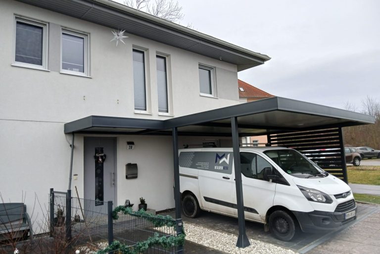 Carport mit Beleuchtung
